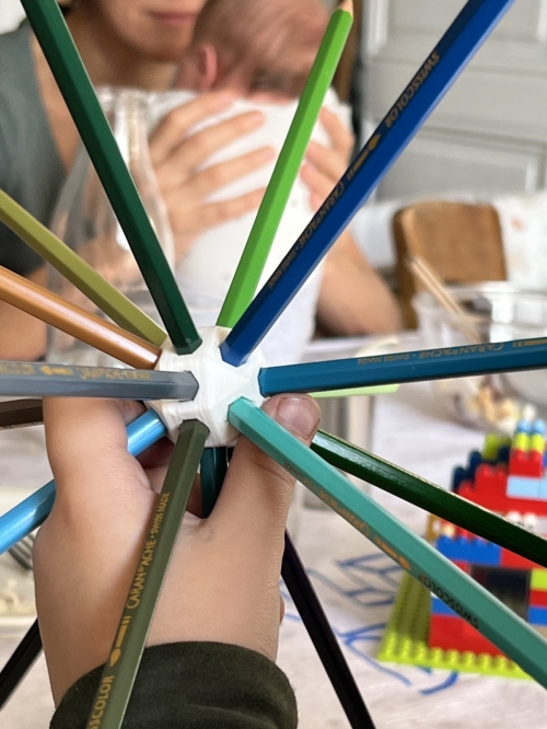 Construction avec crayon